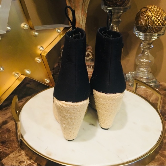 ASOS Moccasin Ankle Boots Wedge Heel Size 7 Laced - Picture 4 of 7